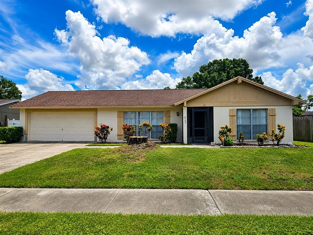 3 bed, 2.0 bath, 1539 sqft, $2,300 — Photo 1