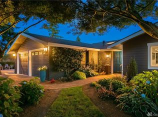 9421 NE 18th St, Clyde Hill, WA 98004