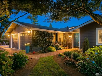 9421 NE 18th St, Clyde Hill, WA, 98004