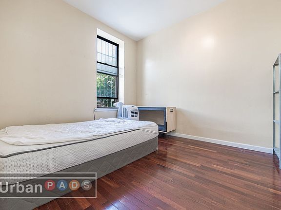 5th image of 285 Pulaski St APT 1L