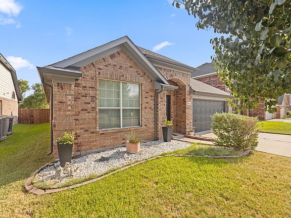 3rd image of 4849 Summer Oaks Ln