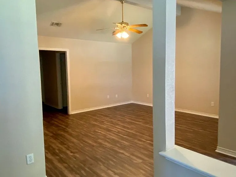 3606 Glenna Ct — Photo 2