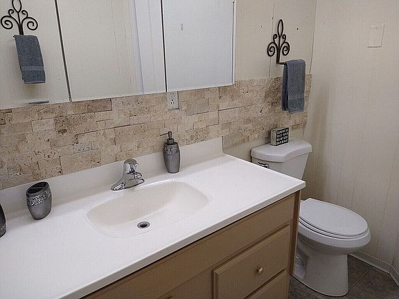 4th image of 805 W 8th St