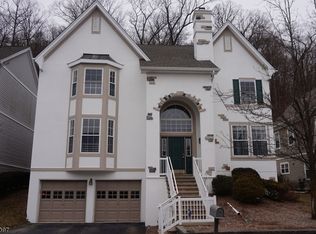 13 Skytop Rdg, Oakland, NJ 07436