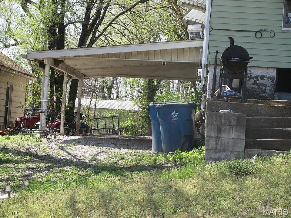 2nd image of 214 Lampert St