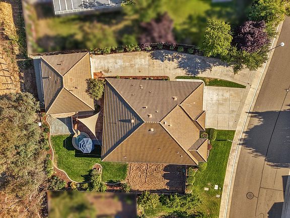2nd image of 147 Edelweiss Way