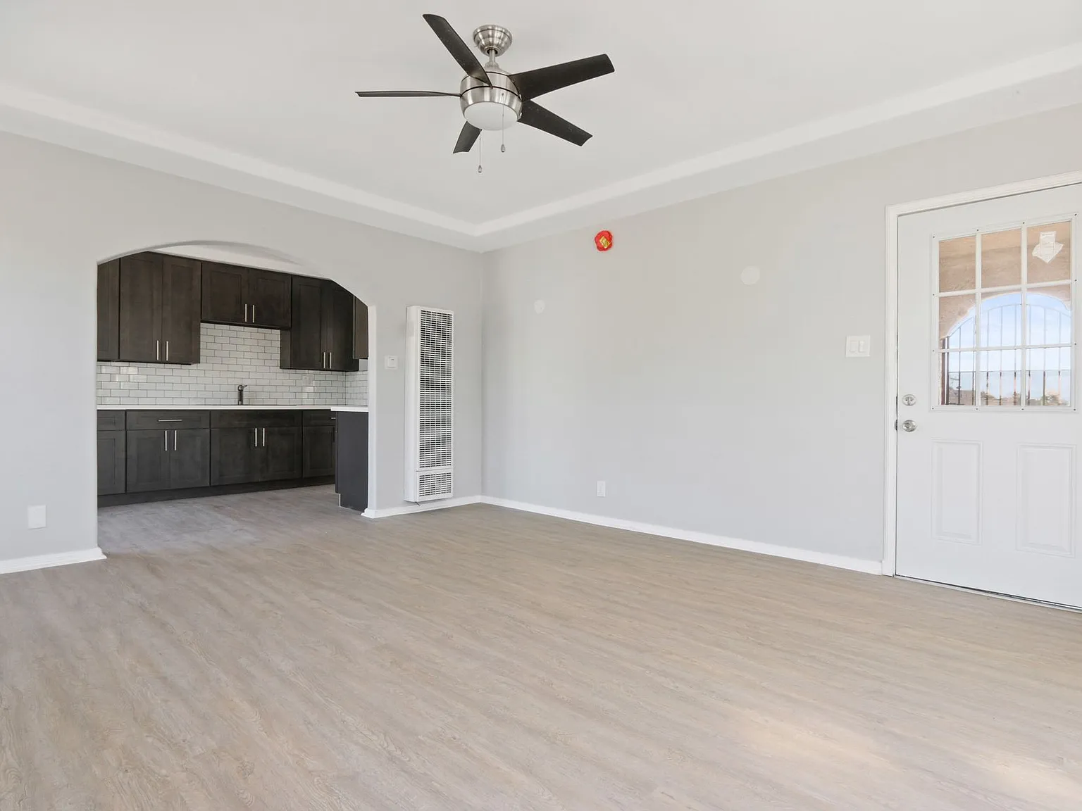 3 Bed / 2 Bath Apartment in City Terrace — Photo 2