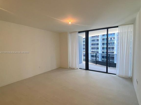 4th image of 1000 Brickell Plz #2007