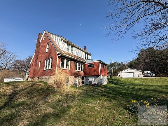 4th image of 276 Blue Jay Dr
