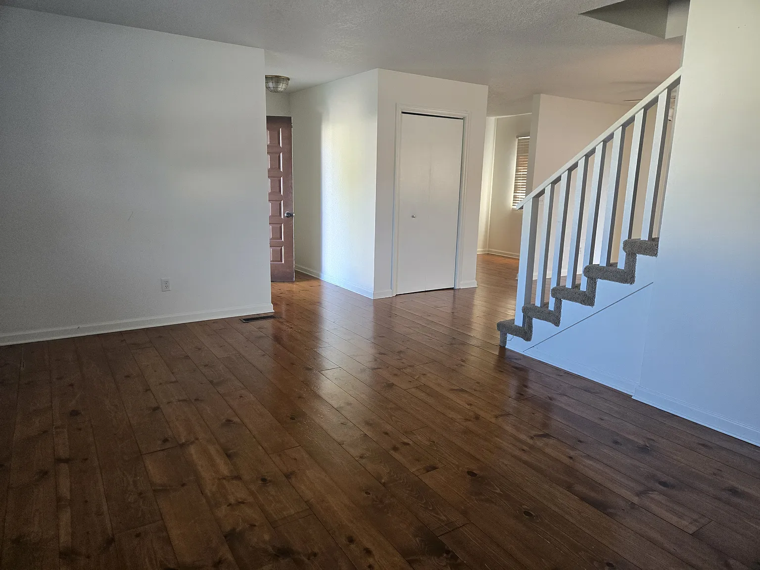 2 bed, 1.5 bath, 1044 sqft, $1,400 — Photo 3