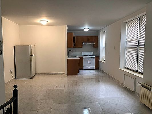 3rd image of 1025 45th St APT 1A