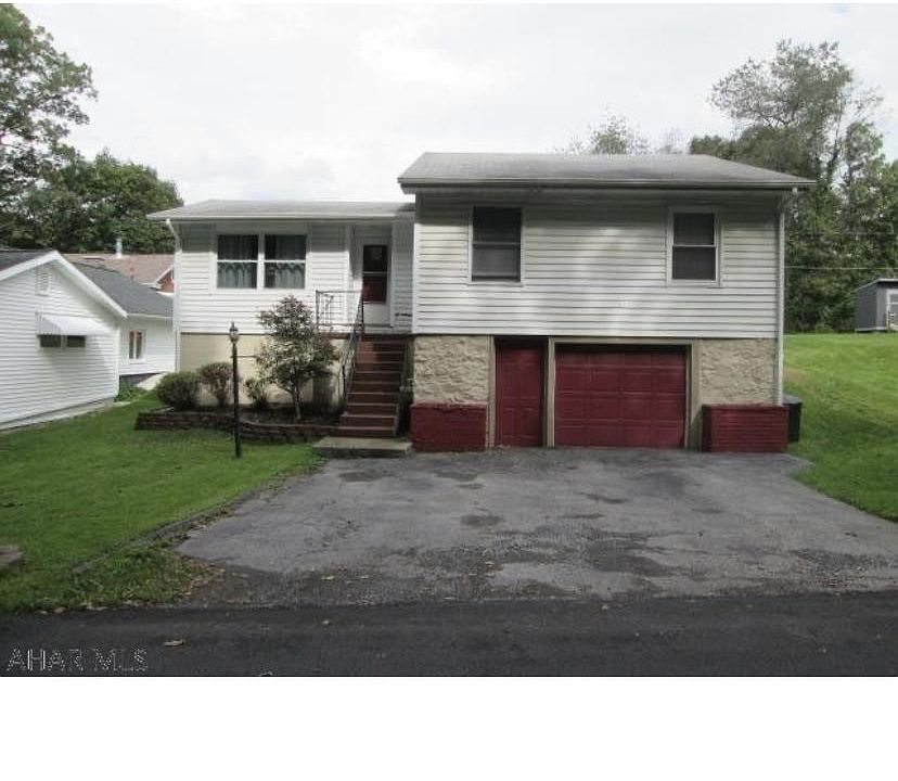 1st image of 604 Sycamore St