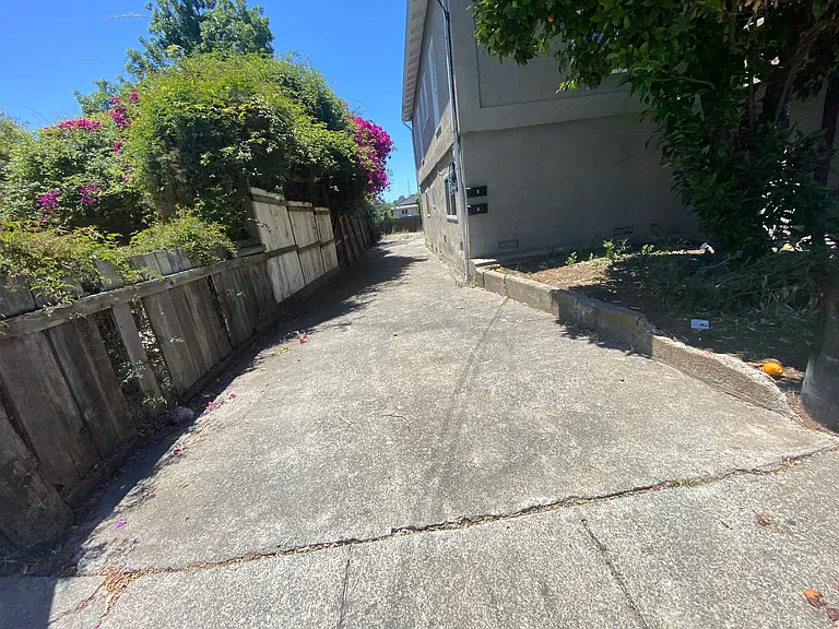 435 Grant St #A — Photo 9