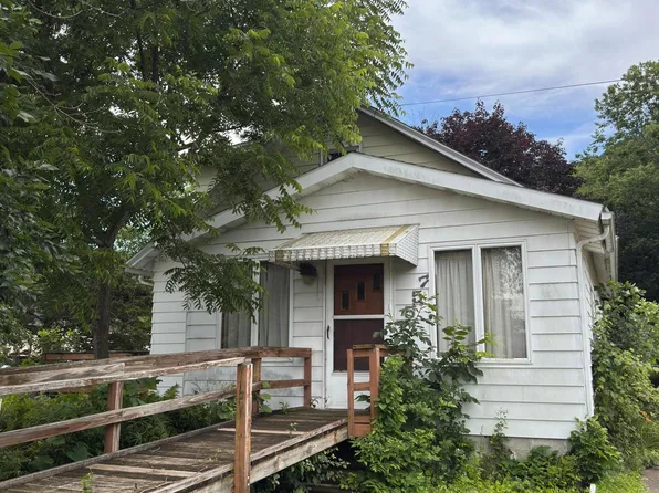 1557 Gilmore Ave, Winona, MN 55987
