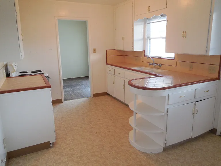 456 Drakeley Ave — Photo 9
