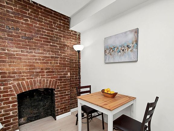 3rd image of 140 W 74th St APT 1A