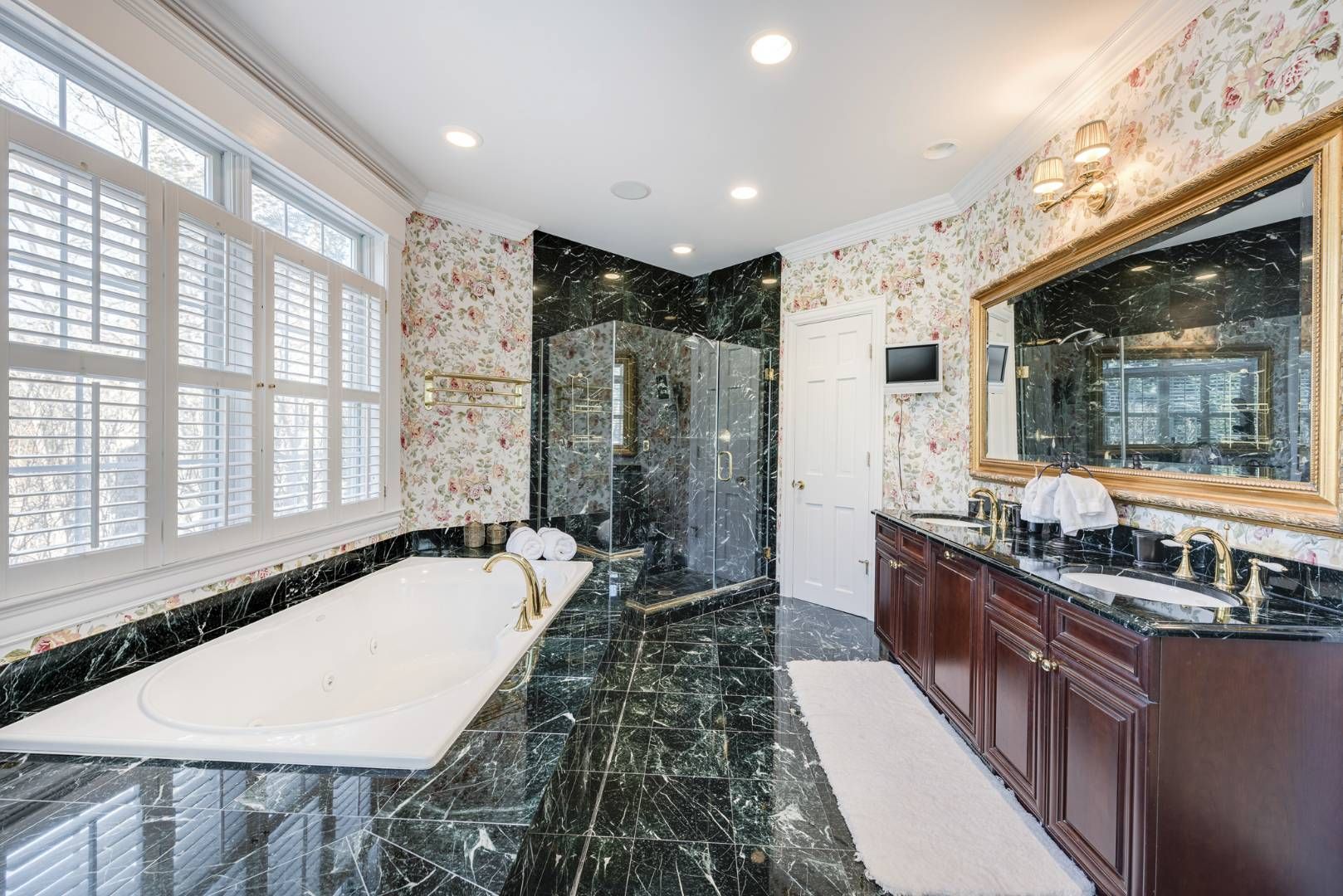  1st floor master bedroom ensuite bathroom