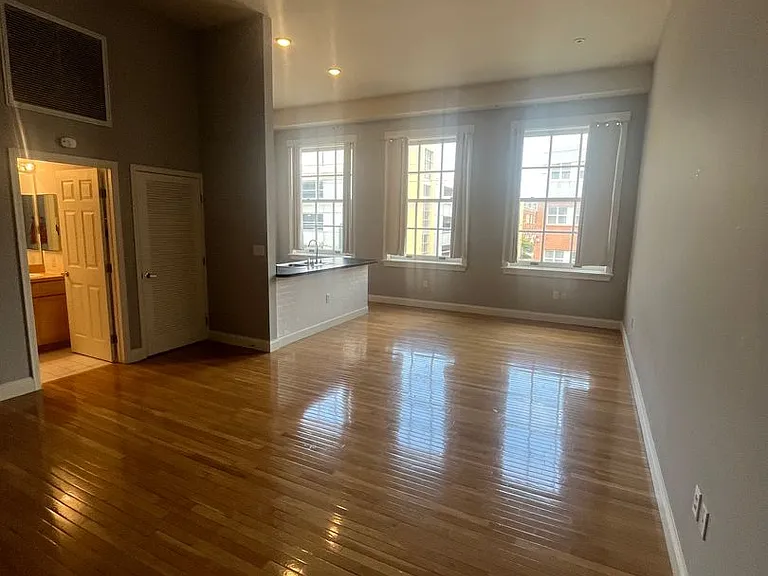 2404 Prospect Ave — Photo 16