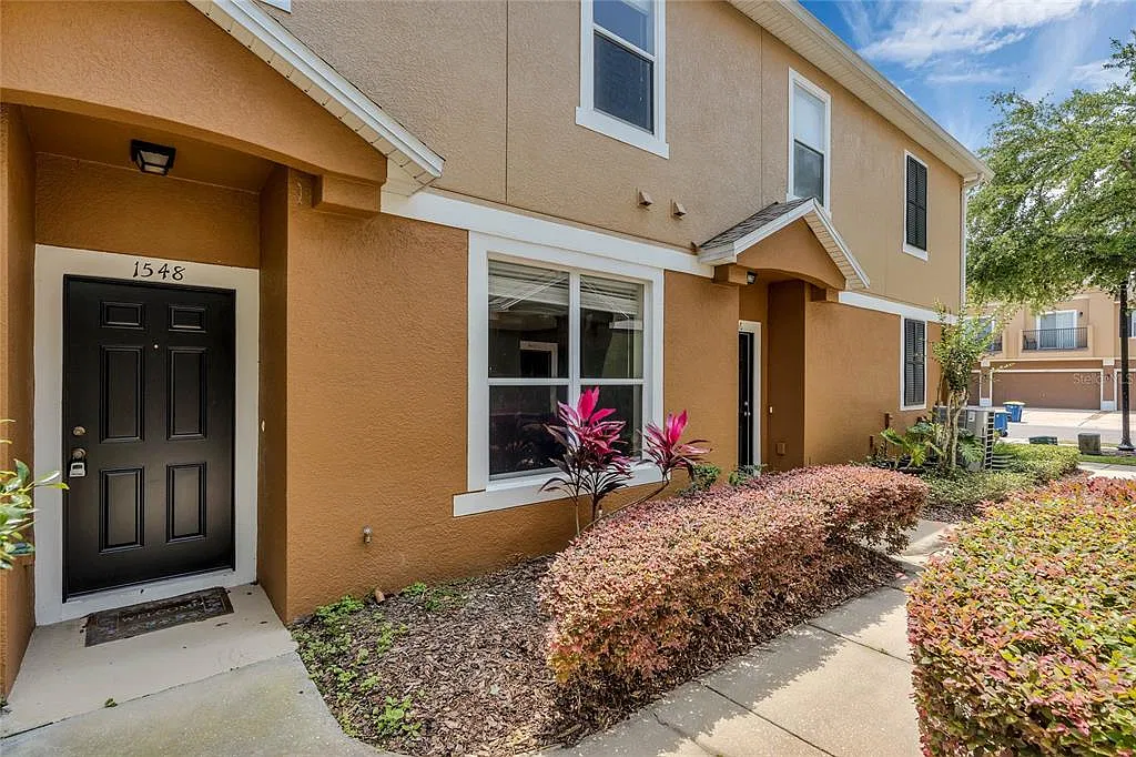 3 bed, 2.5 bath, 1544 sqft, $2,500 — Photo 2