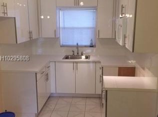 400 SE 3rd Ave APT 102, Hallandale Beach, FL 33009