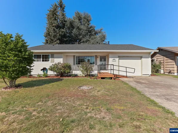 2279 W Hayes St, Woodburn, OR 97071