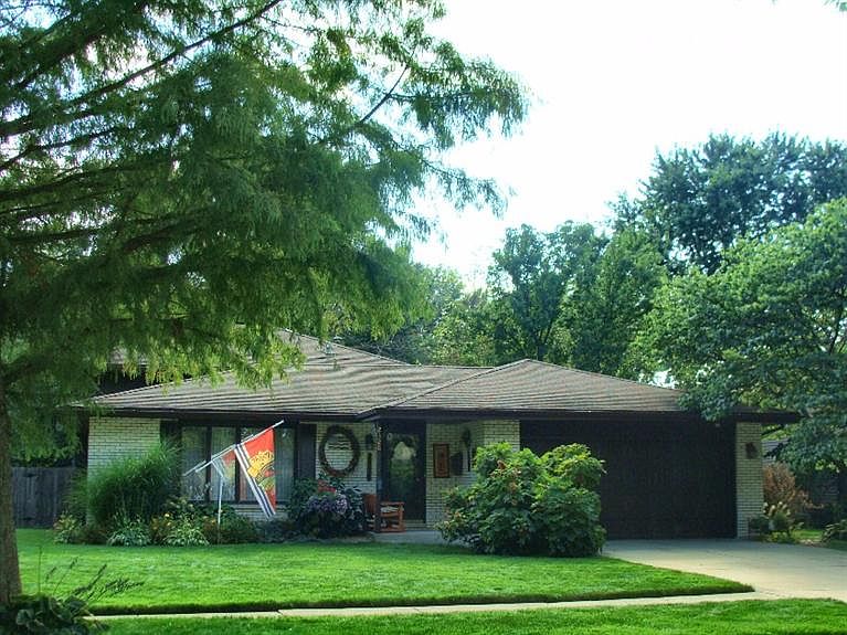 1st image of 2328 Hickory Dr