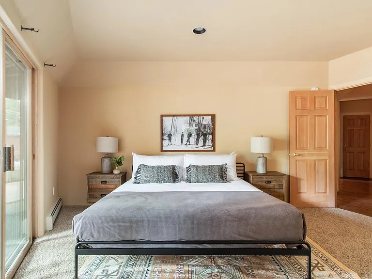 756 Lakeshore Blvd — Photo 19