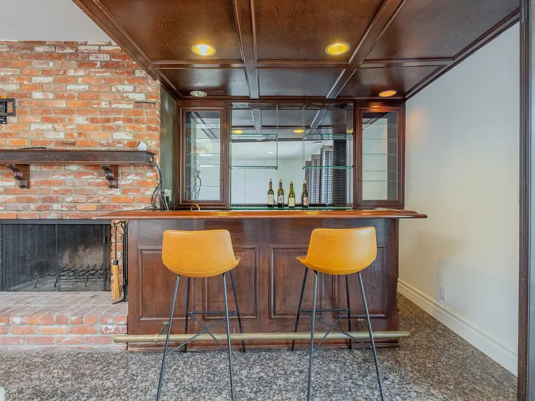 4321 Clear Valley Dr — Photo 17