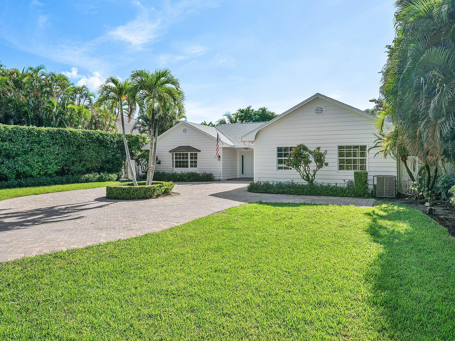 3 bed, 2.0 bath, 2754 sqft, $20,000 — Photo 2