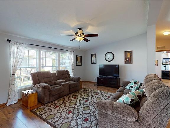 3rd image of 648 Kingfisher Ct