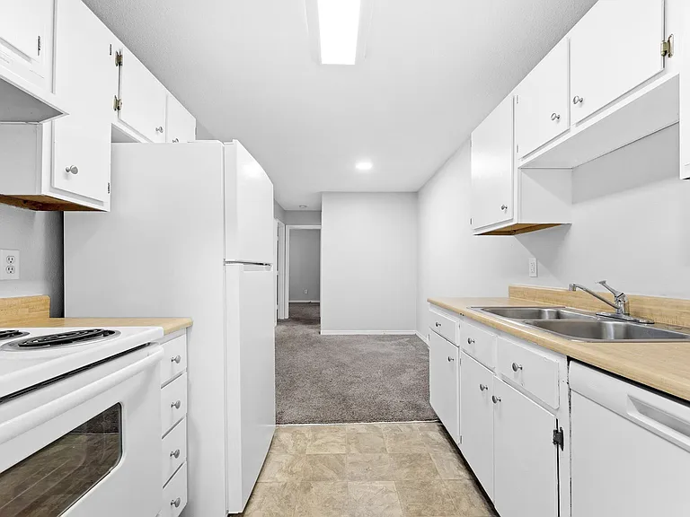 Walnut Woods Apartments — Photo 22