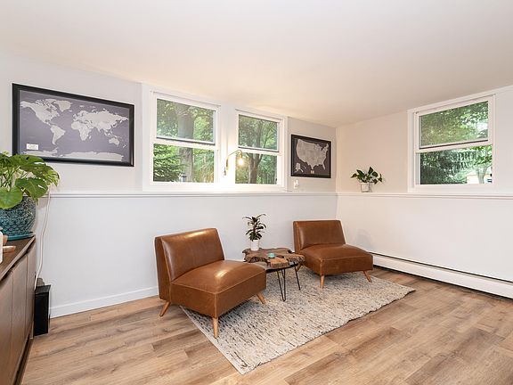 5th image of 15714 Poplar Ln