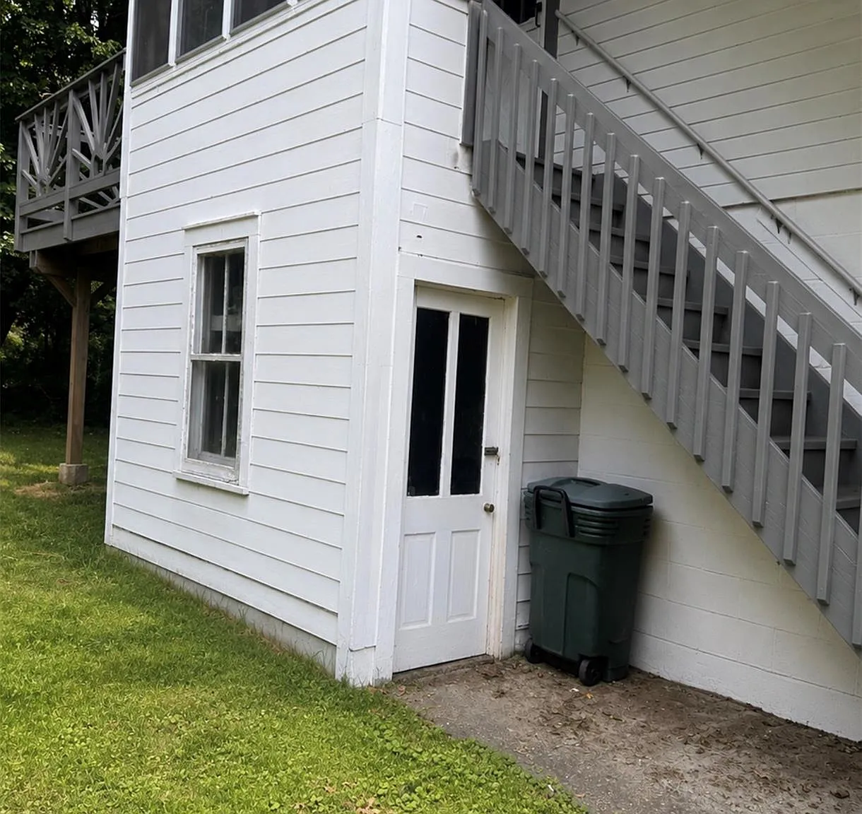 3 bed, 1.0 bath, 1386 sqft, $2,200 — Photo 2