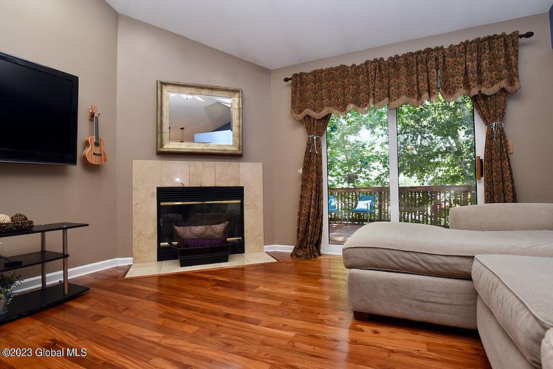 5th image of 16 Ponderosa Drive
