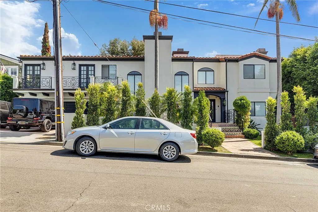 5 bed, 3.5 bath, 3681 sqft, $24,000 — Photo 3