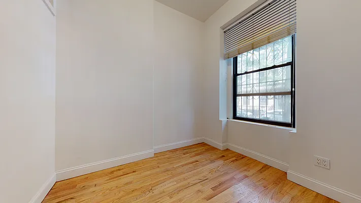 Rented by Bond New York | media 25