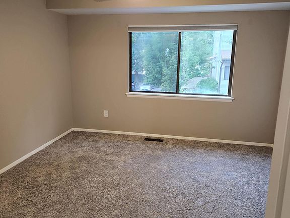 2nd Bedroom 16' x 12' with walkin closet