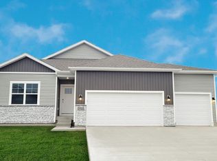 7009 Chenango Ln, Cedar Rapids, IA 52404