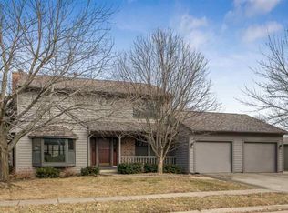 1138 Deerfield Dr, Iowa City, IA 52246