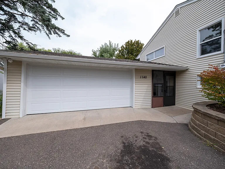 1140 Evergreen Ln N — Photo 30