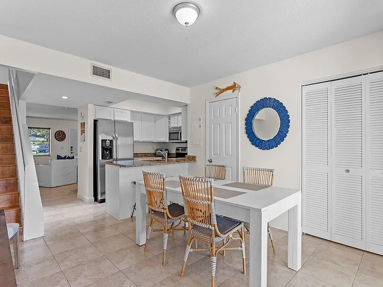 831 Camelia Ln #4 — Photo 12