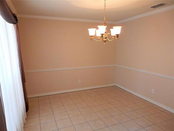 5th image of 1926 Basswood Ct