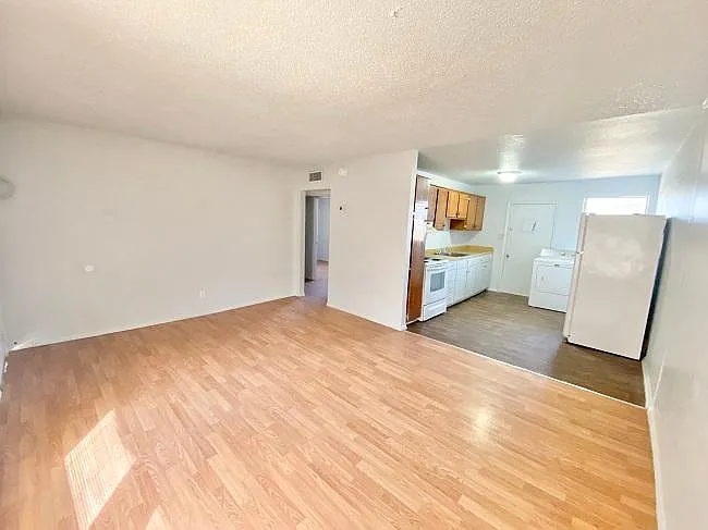 2 bed, 685 sqft, $1,150 — Photo 3