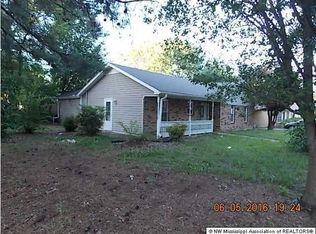 10126 Yates Dr, Olive Branch, MS 38654