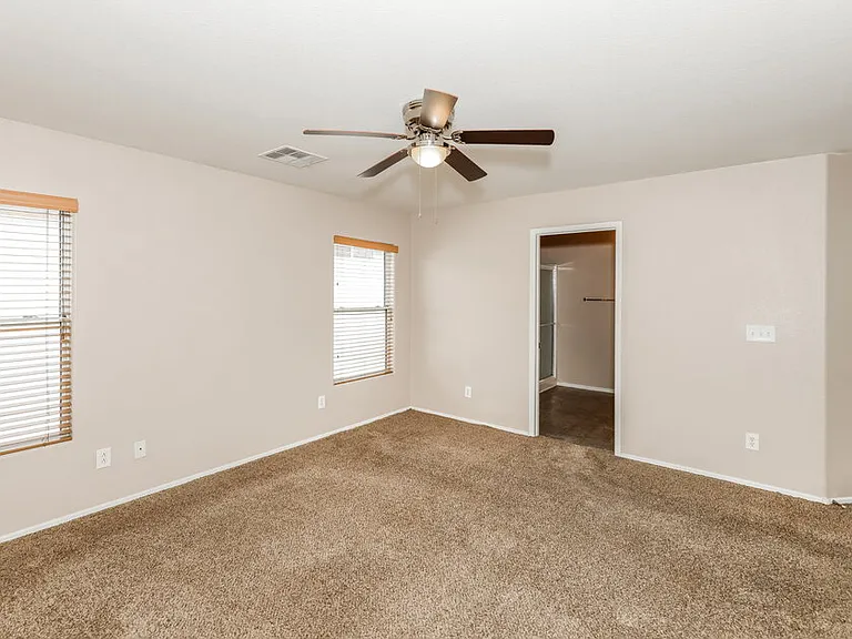 3433 Palatine Hills Ave — Photo 10