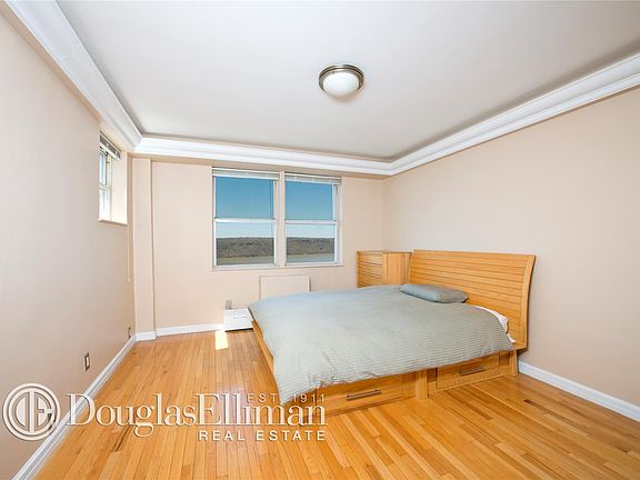 2nd image of 5900 Arlington Ave APT 21U