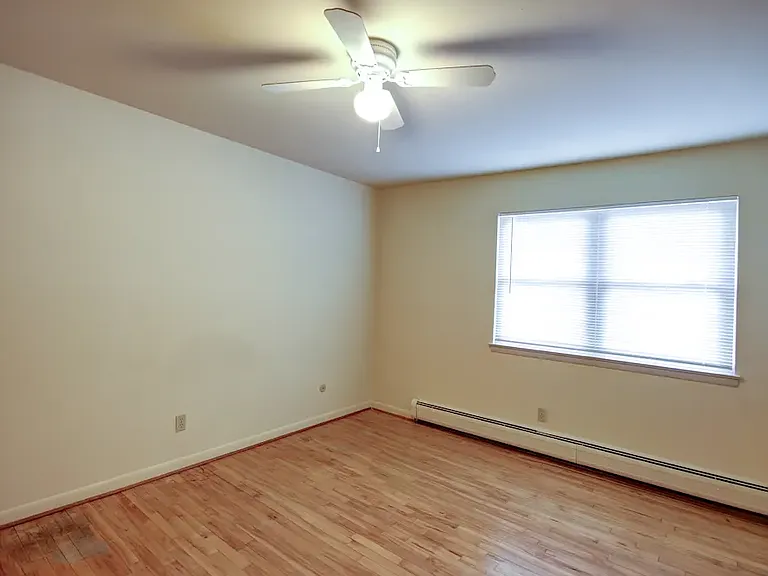 Fairfield Arms Apartments — Photo 26