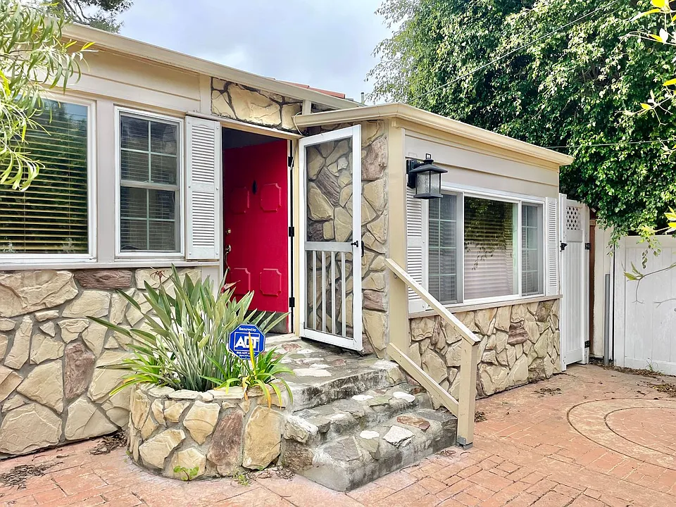 3275 Ibis St