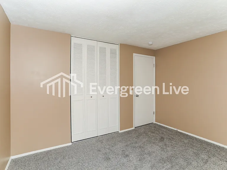 10298 Menominee Dr — Photo 12