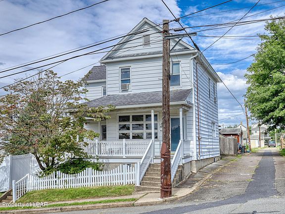 3rd image of 405 College St